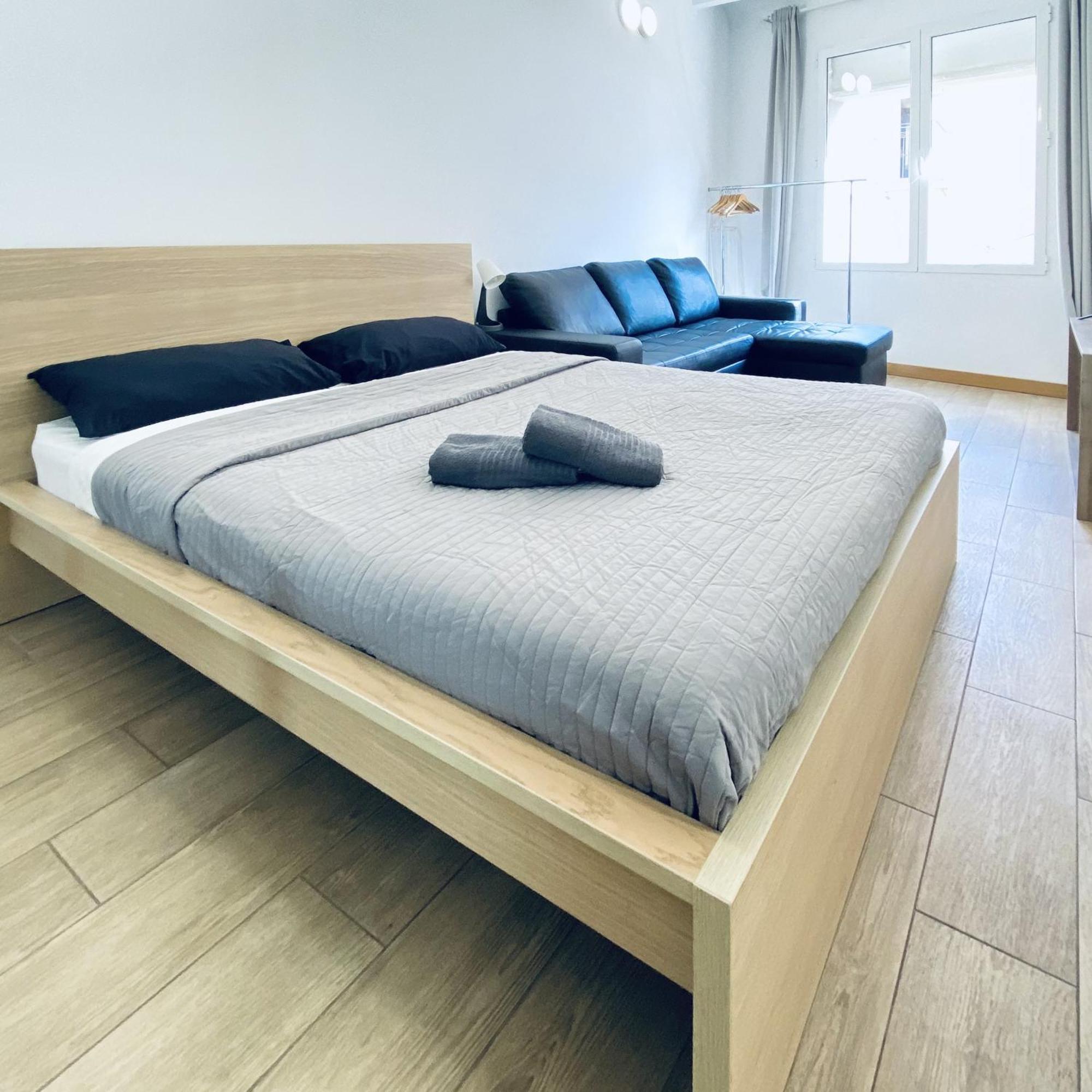 FREEPARKING LOFTS BCN FIRA SANTS CAMP NOU A-plus Apartman Barcelona Kültér fotó
